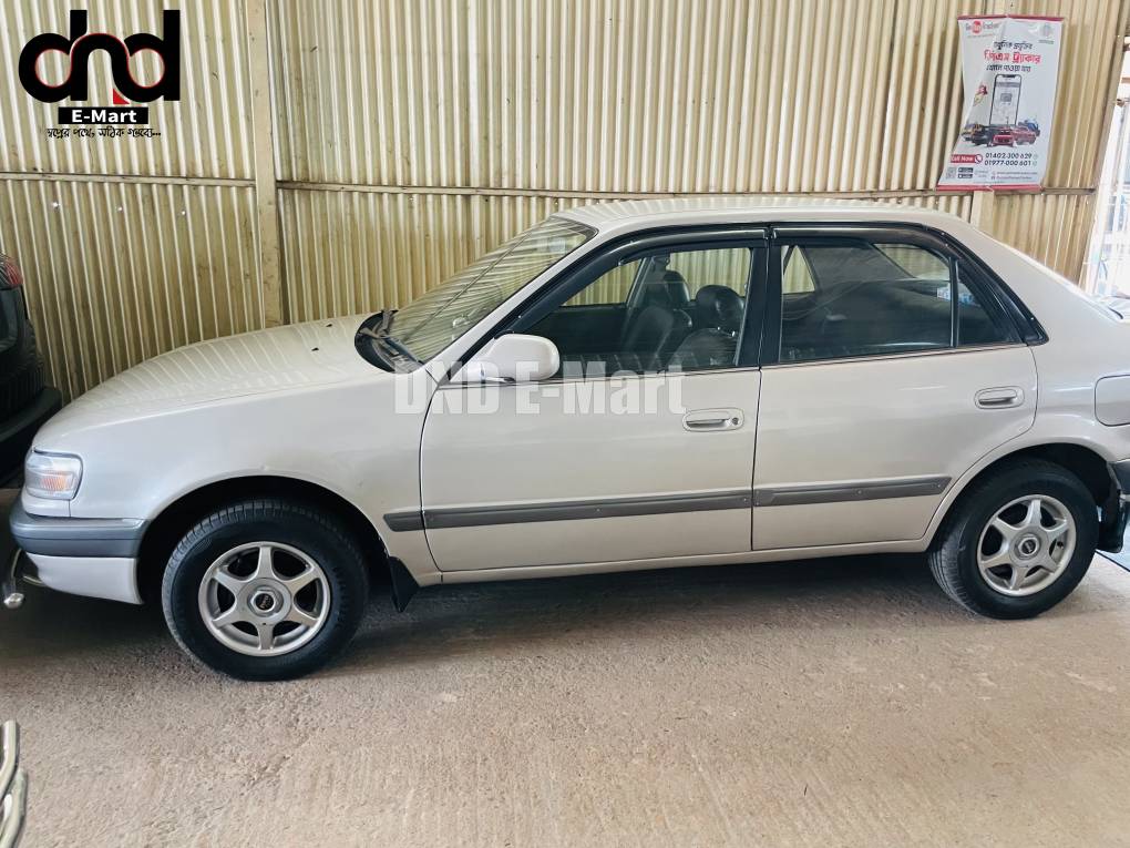 Toyota - 111 Corolla